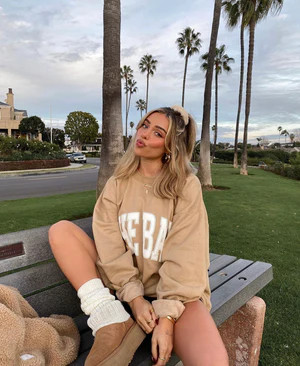 Varsity Sweatshirt Beige | The Bar
