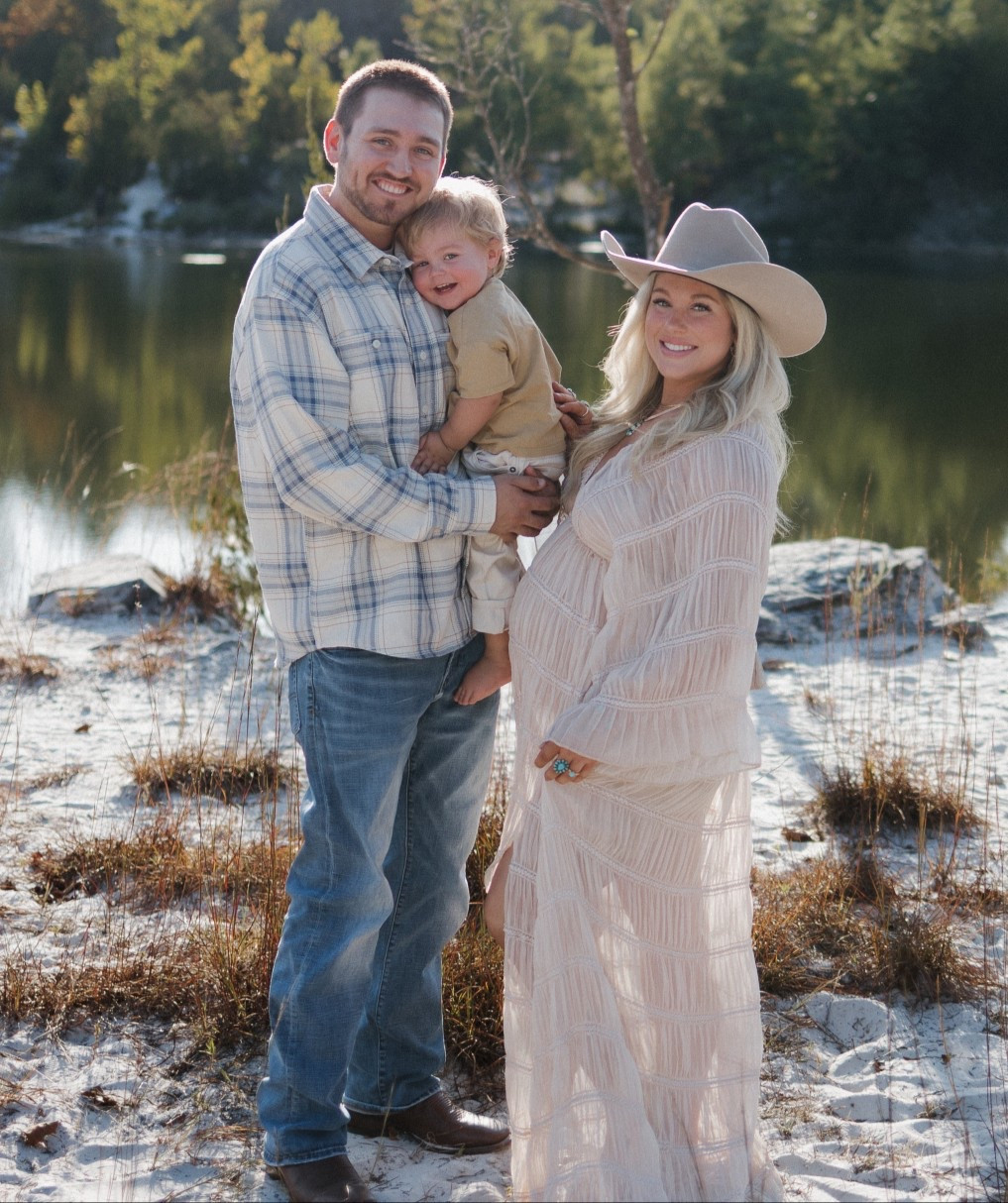 family/maternity photo outfit 

#LTKStyleTip #LTKBaby #LTKFamily