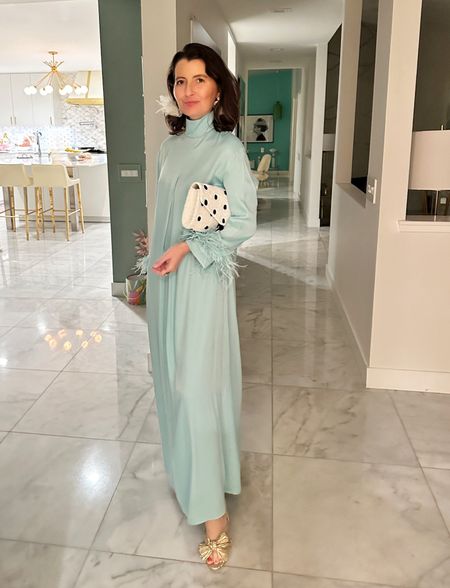 Channeling Capote’s Swans —  Babe Paley perhaps? — in this powder blue feather dress that feels like pajamas & is under $200.  Paired with the beaded polka dot clutch &  swan earrings I designed (now only $32!).  Makes a great wedding guest dress!

I wore this to Save Iconic Architecture’s Speakeasy at Seymour’s for Modernism Week in Palm Springs & felt very effortlessly glamorous in a 1960s way.





#LTKover40 #LTKwedding #LTKitbag