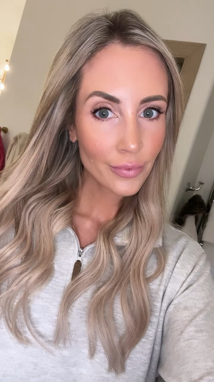 Em’s everyday makeup. 

Makeup routine:
Concealer:  Cle de Peau - Almond or Beige
Bronzing drops: Tarte Key Largo
Undereye: Becca - Light/Medium
Foundation: Mac Studio Fix - NW18
Powder: MAC Studio Fix - NW20
Bronzer: Hourglass - Ambient Light
Blush: Hourglass - Sublime Flush
Eyeliner: Charlotte Tilbury - Raisin
Eyeliner: NYX burnt Sienna
Mascara: MAC - Gigablack 
Brows: Anastasia Beverly Hills - Ash Brown it Taupe
Lips: Armani - 500 
Gloss: MAC Lip Glass 

#LTKsalealert #LTKCyberWeek #LTKbeauty