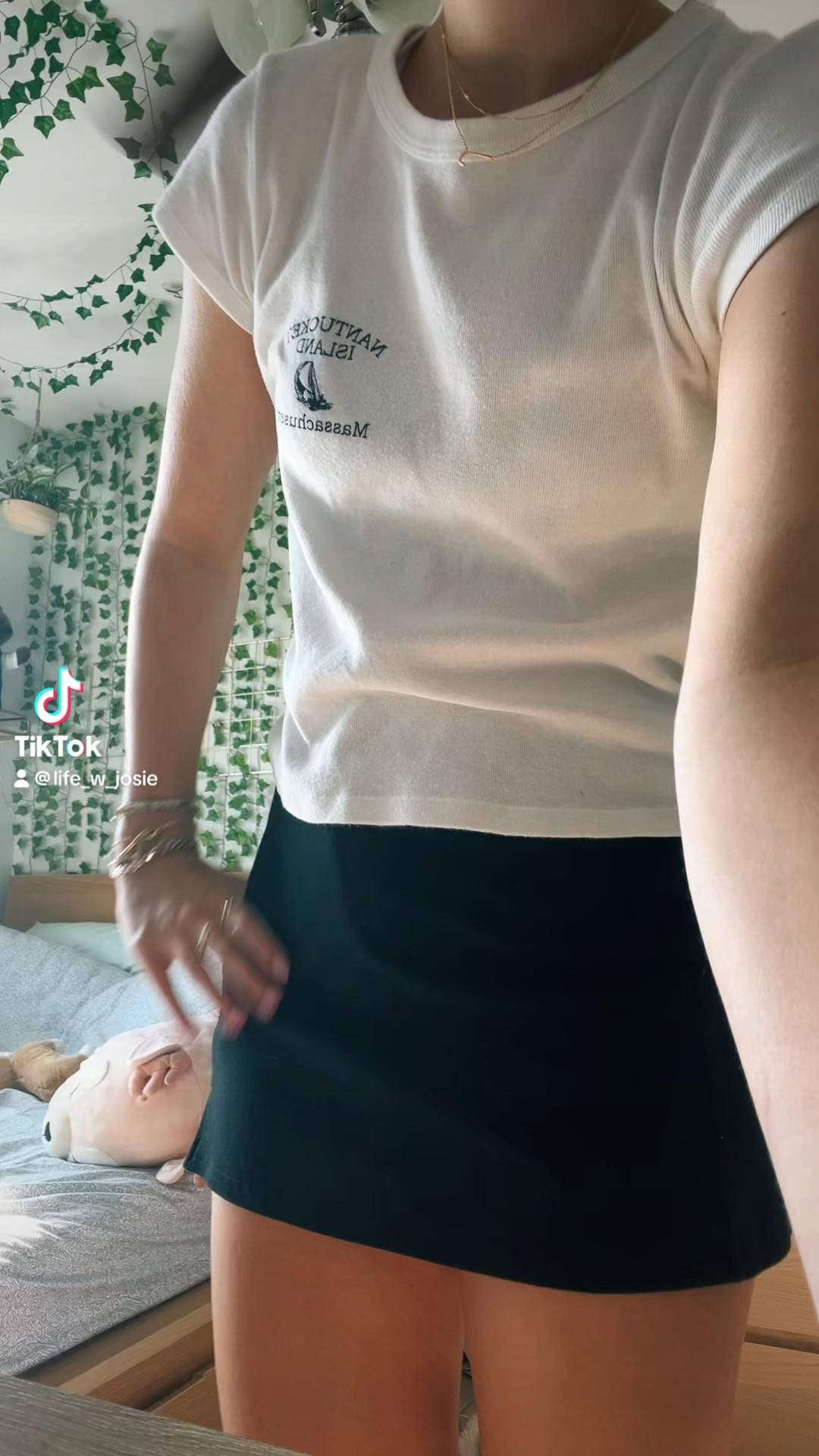 DC internship fit 🏙️

top is from brandy melville!