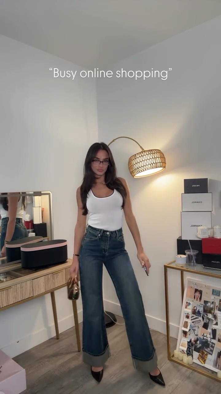 Jeans @princesspolly 
Top @zara

#LTKootd #LTKStyleTip #LTKPetite