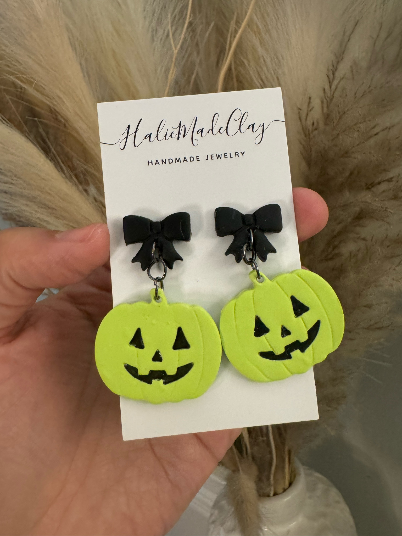 Ltkstyletip
Lime green 
Halloween earrings 
Etsy
Girly
Jack o lantern 
Earrings 
Seasonal 
Etsy find 



#LTKParties #LTKSeasonal #LTKHalloween