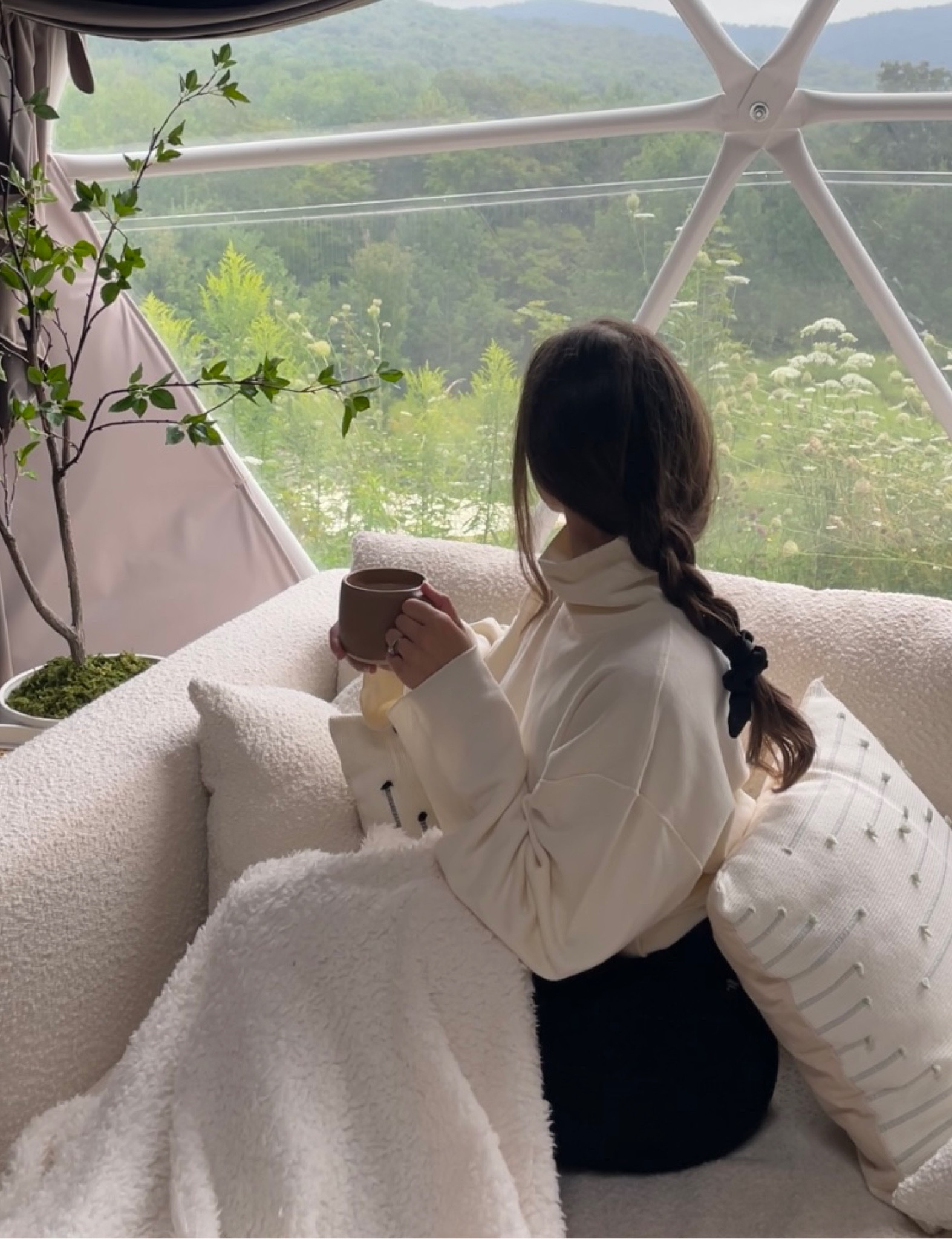 Tis the season for crisp morning air, oversized sweaters and cozy mornings! 🍂


Autumn Outfits, Autumn Basics, Fall Styling, Fall Outfits, Cozy Outfits, Sweater Season

#LTKunder100 #LTKstyletip #LTKSeasonal