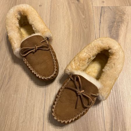 One of my favorite gifts from last year were these super cozy house shoes. They are available for women, men and kids, perfect gifts for the whole family!

#LTKmens #LTKSeasonal #LTKGiftGuide