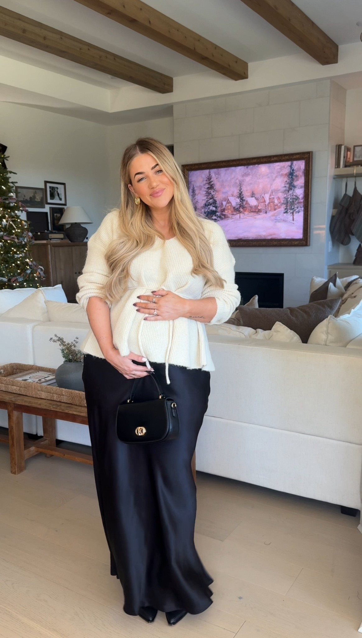 Neutral holiday outfit idea! 🎄✨
Sweater — large
Skirt — XXL
