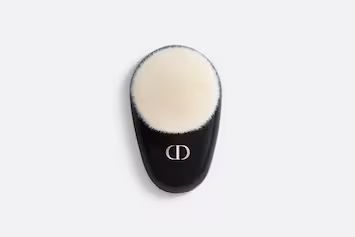 Dior Backstage Face Brush N°18 | Dior Beauty (US)