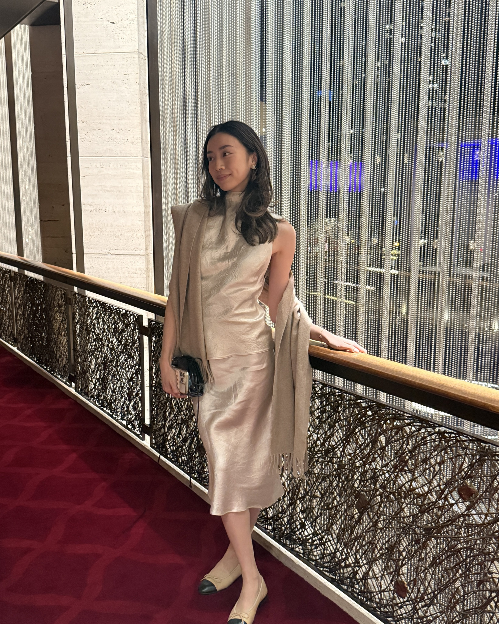 my favorite monochromatic look as of late that’s perfect for parties, shows, NYE, christmas, or even CNY! beautiful champagne colored top and skirt by Nanushka and Aritzia respectively. 

exact items are sold out so below links are similar items! 



#LTKasia #LTKpartywear #LTKdatenight