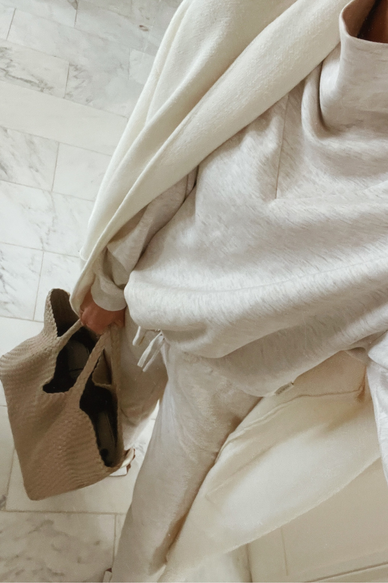 Comfy travel outfit, airport outfit 