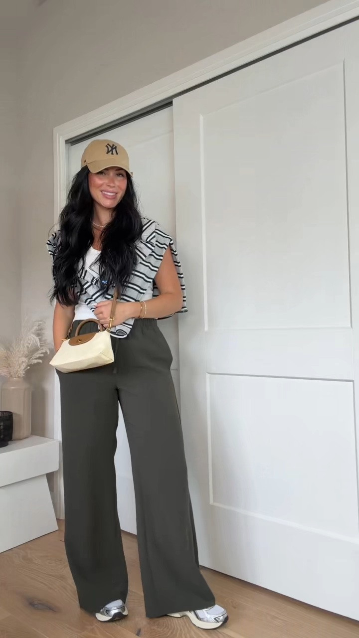 If you’re working on building a fall capsule wardrobe, these are the pieces to get!! 🤎🍂 I’m obsessed with how many different outfits you can create with these staples. Mix and match them with activewear, dressier pieces, denim you can seriously style them so many ways!

I went with a more casual look today. I’ll have all the details linked on my LTK. 🫶🏻

My sizing: 5’7”, 145 lbs, 32DD
I’m wearing size smalls.




#FallCapsuleWardrobe #FallOutfit #CasualChic #FallStyle #ClosetStaples fall wardrobe essentials, casual fall outfit, mix and match outfits, everyday fall style, closet staple pieces @Aritzia
