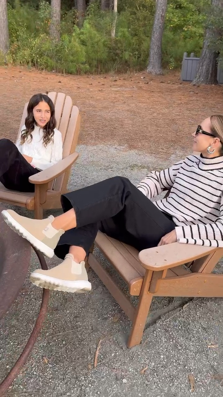 We did not have a family photo shoot this year, between Grant breaking his hand and poor planning on my part… we decided to do it ourselves. We just needed one cute picture for the  holiday card 😜 I kept outfits casual for everyone:jeans & sweaters, and comfy @heydude booties from @dsw These are great everyday boots everyone in the family will enjoy
#ad #mydsw