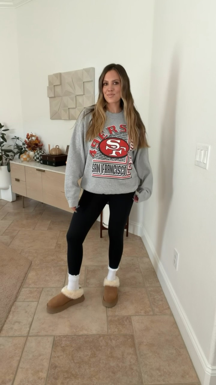 I am so ready for fall and all the cozy game days!!

NFL game day, game day outfit, fall outfits, fall fashion, fall must haves, trendy fashion, women’s fashion, 49ers