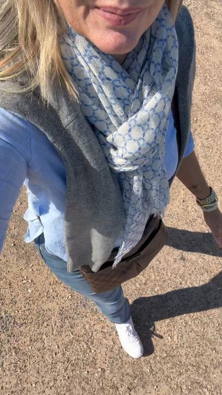 Outfits of the week/Sunday

A blue linnen shirt (EU40), a grey cashmere sweater (M) and blue straight jeans (EU40). 

White leather sneakers fit tts. 

#LTKeurope #LTKcurves #LTKtravel