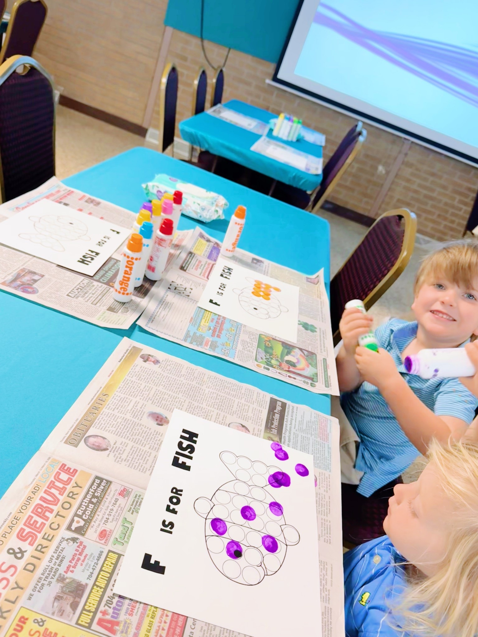 The sweetest little thursday at our amazing local storytime at the library!! 📚 Ms. Denise does the most amazing 🤩 read alouds 📖, learning activities 🍎, and crafts 🎨 and we have started going weekly!! It’s such a fun time!! 😍