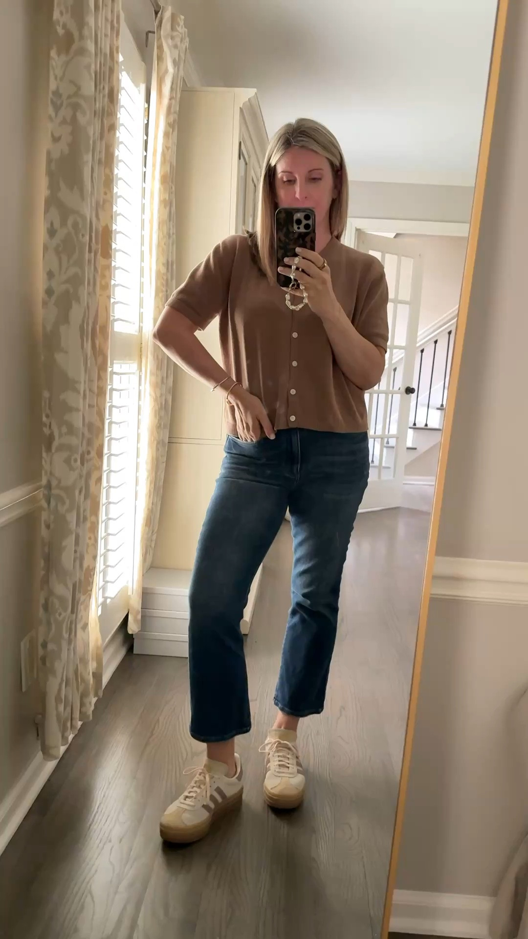 My go-to Spring look. Top is Perfext White Tee

Pistola, Soeing style, Adidas

