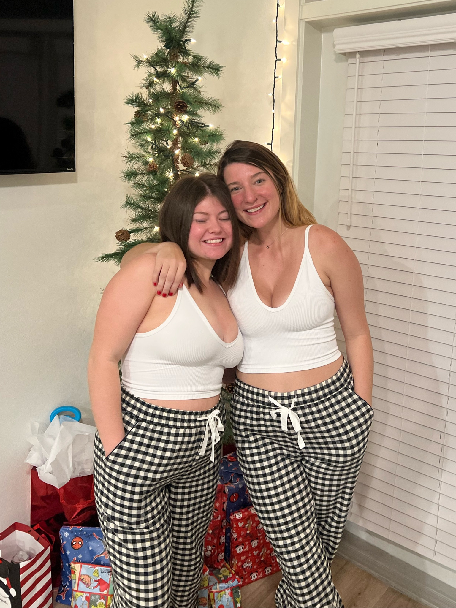 Top - small 
Pants - small 

#pajamas #athletic

#LTKunder50 #LTKSeasonal #LTKFind