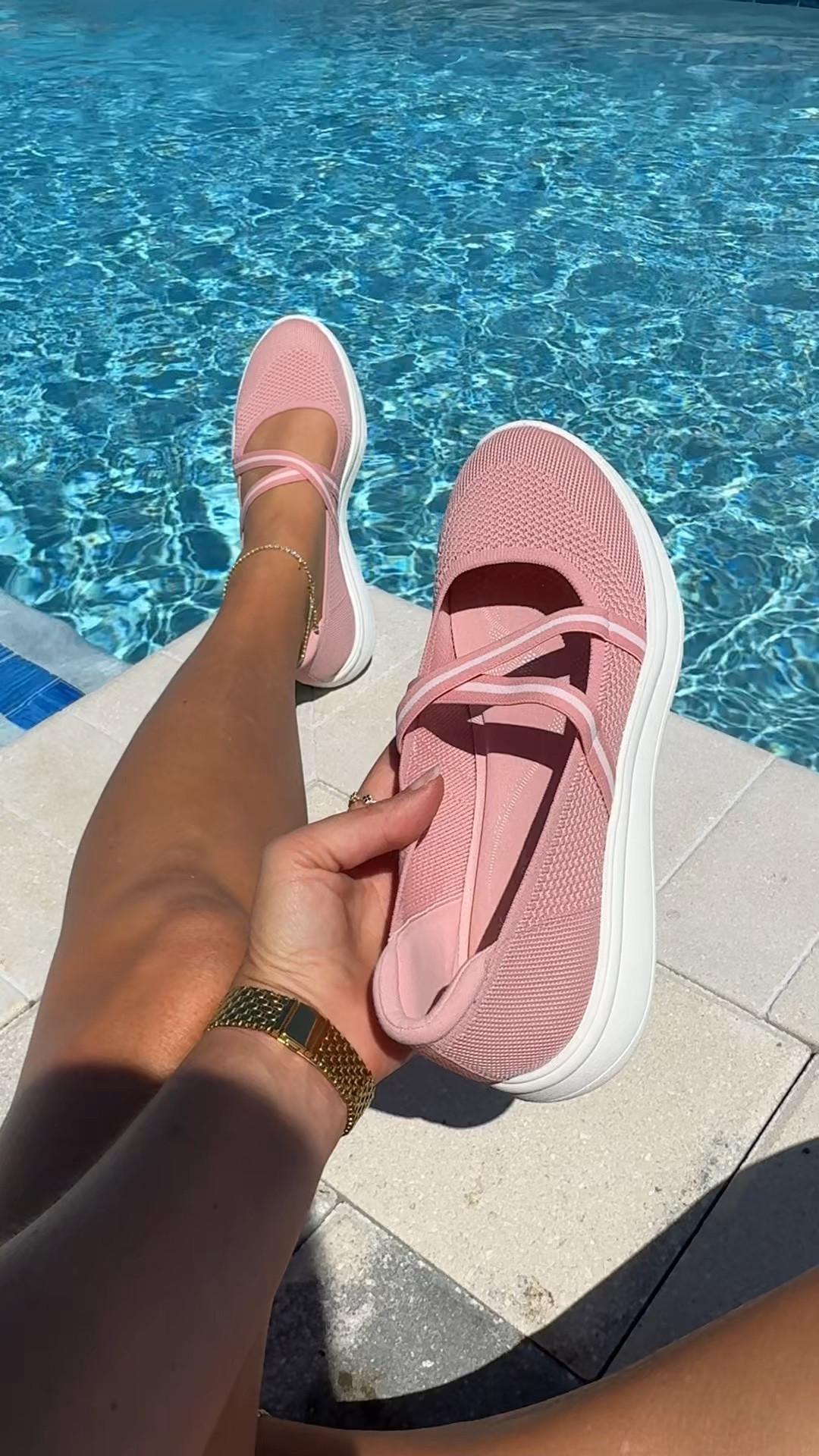 The cutest Mary Jane’s and they happen to be Clark’s Cloudsteppers #clarks #cloudsteppers #shoes