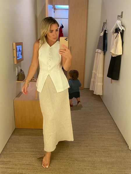 Summer neutral outfit. 

How chic is this beige linen midi skirt? Paired it with a white linen button down vest.

European summer outfit, neutral outfit, quiet luxury, linen outfit, beige linen skirt, summer work outfit  
