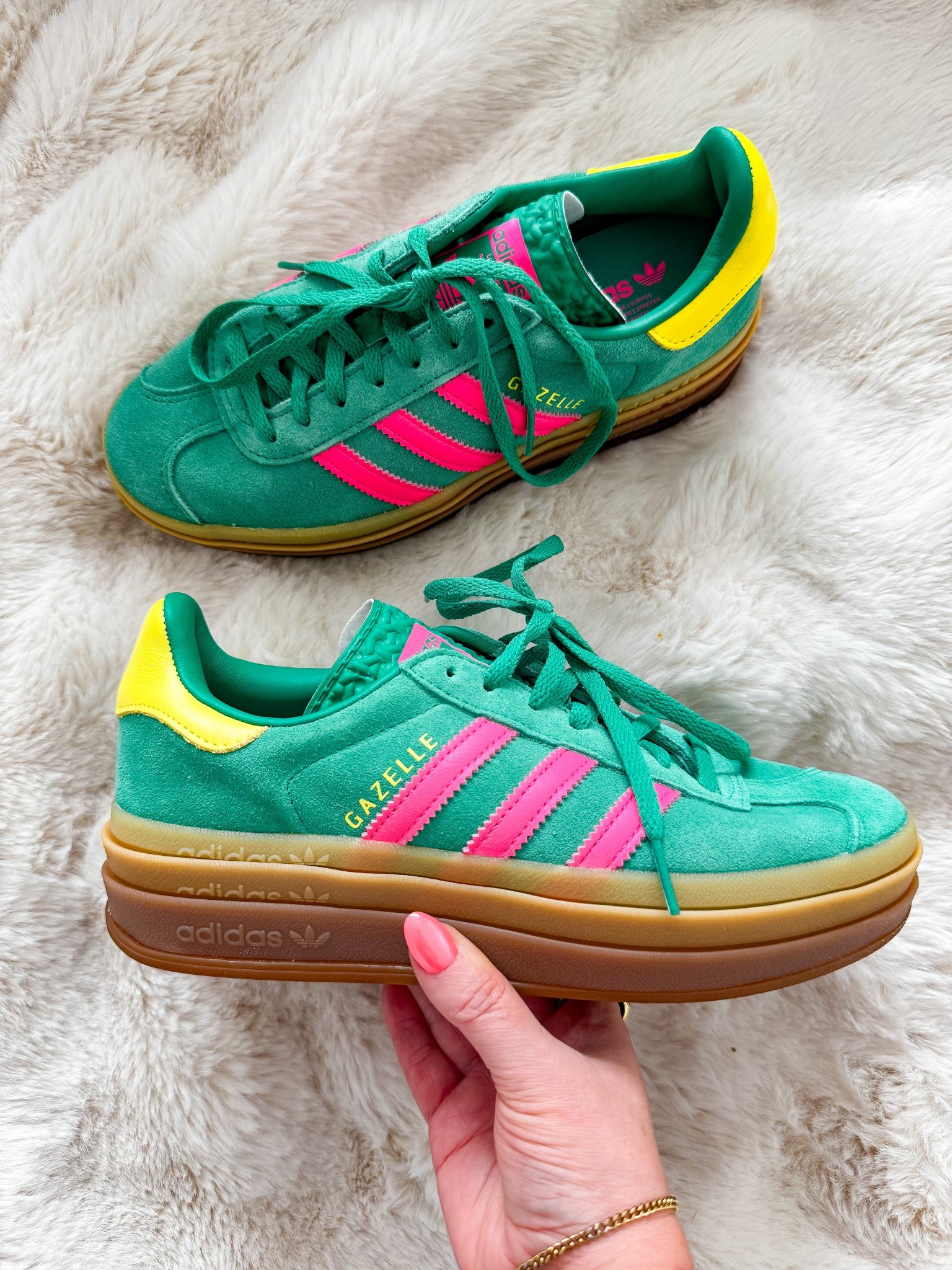Use code LTK30 for 30% off Adidas! 
I size down a half size in this pair of adidas- they run large! 
Come in so many fun colors too! Love them!!!

Spring styles, spring trends, spring shoes

#LTKSaleAlert #LTKShoeCrush #LTKSeasonal