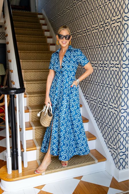 We love the versatility of a great shirtdress! It’s so easy to style from weekend to work to events by just changing up your accessories. Wearing an XS in this pretty patterned style from a woman-owned brand, handmade in Nigeria. 💙