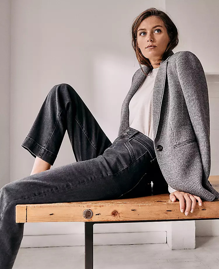 Sculpting Pocket Easy Straight Jeans in Dark Grey Wash | Ann Taylor | Ann Taylor (US)
