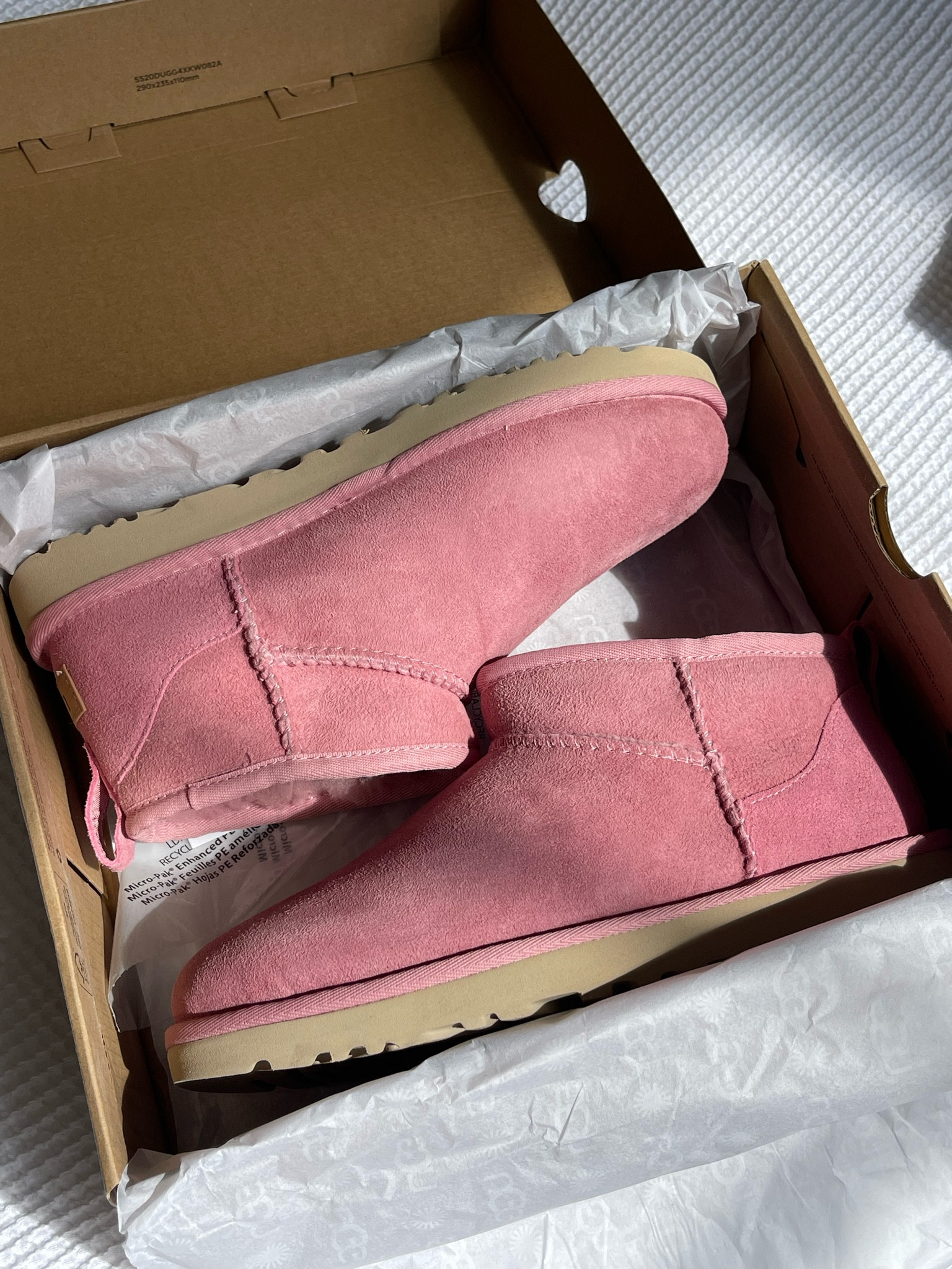 pink uggiesssss 