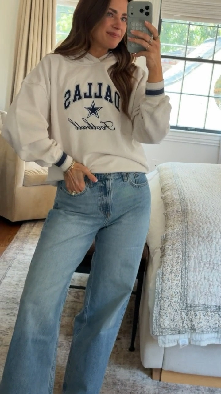 AF FAVORITES during football season✨ @abercrombie
Hoodie - Small
High Rise Wide Leg Jean - 25R