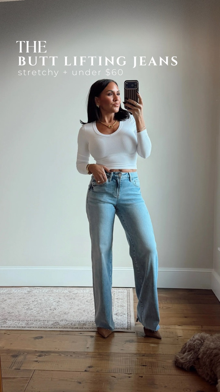 Okay I have NEVER been this excited to share a pair of jeans 😂👏🏼 You girls have been asking me for stretchy denim that isn’t high-rise and doesn’t cost a fortune… FOUND IT.

Super stretchy ✔️
Vintage straight leg ✔️
Petite-friendly ✔️
Under $60 ✔️
And the butt-lifting technology?! She is absolutely doing her job. 🍑

These might be one of my best denim finds yet.