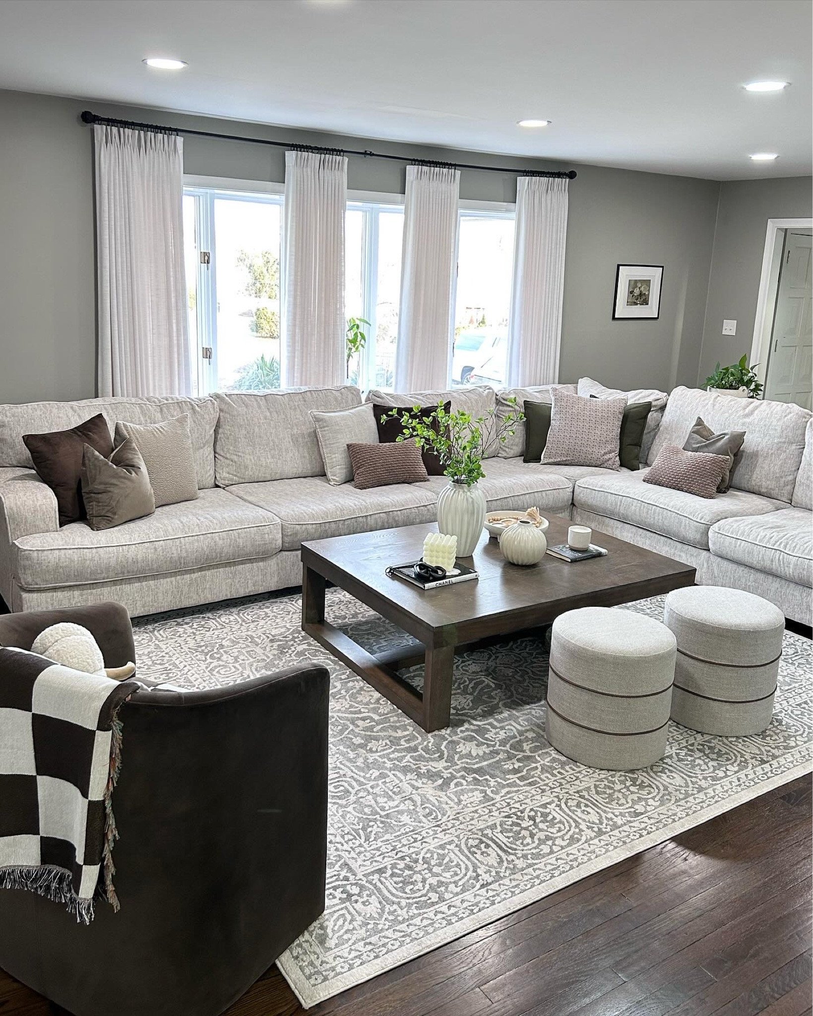 Livingroom links

#LTKU #LTKhome