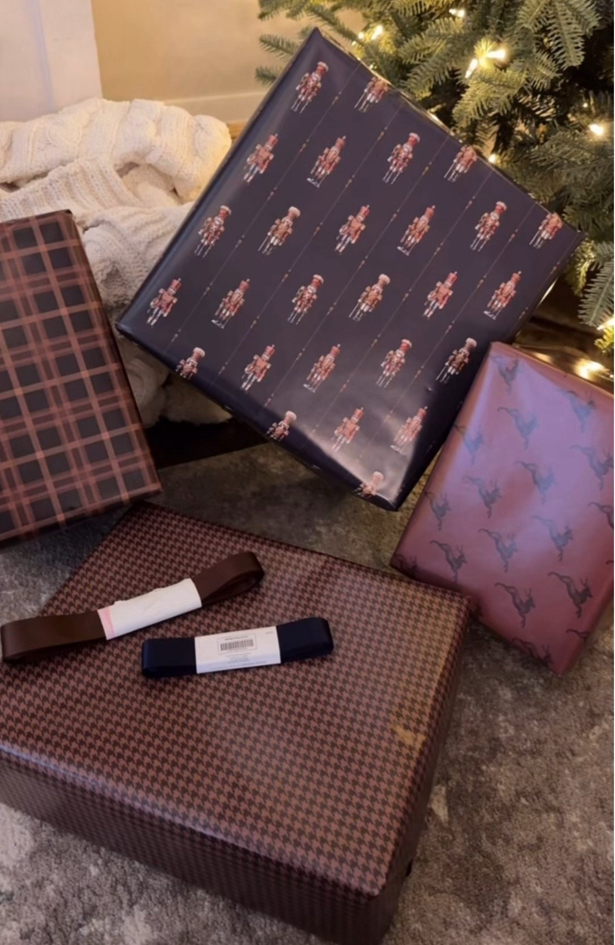 Gorgeous wrapping paper
Elegant wrapping paper 
Trending
Christmas gifts 

#LTKHoliday #LTKGiftGuide