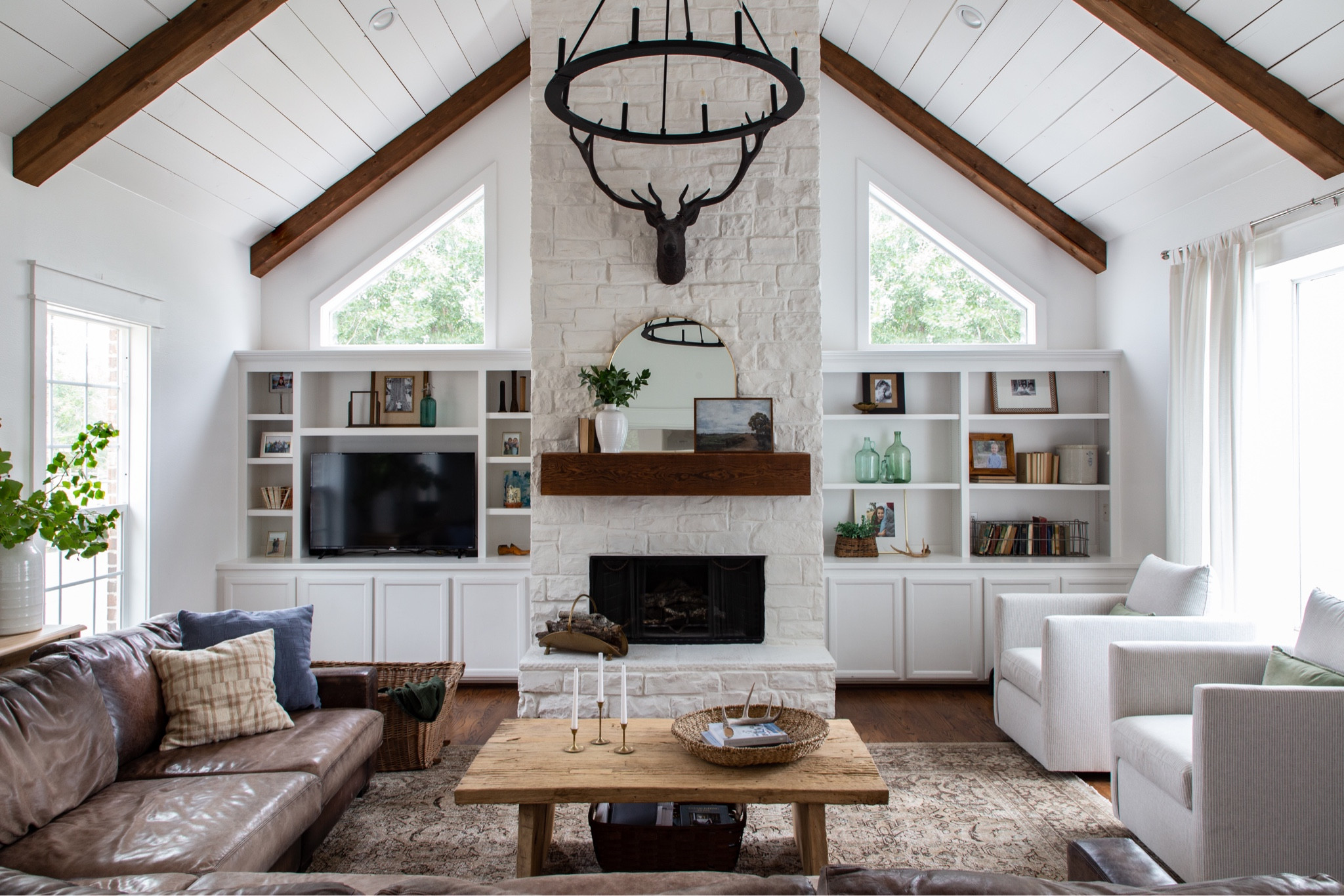 Shop my family room

#familyroom #familyroomdecor
#interiordesign

#LTKfamily #LTKhome #LTKSeasonal