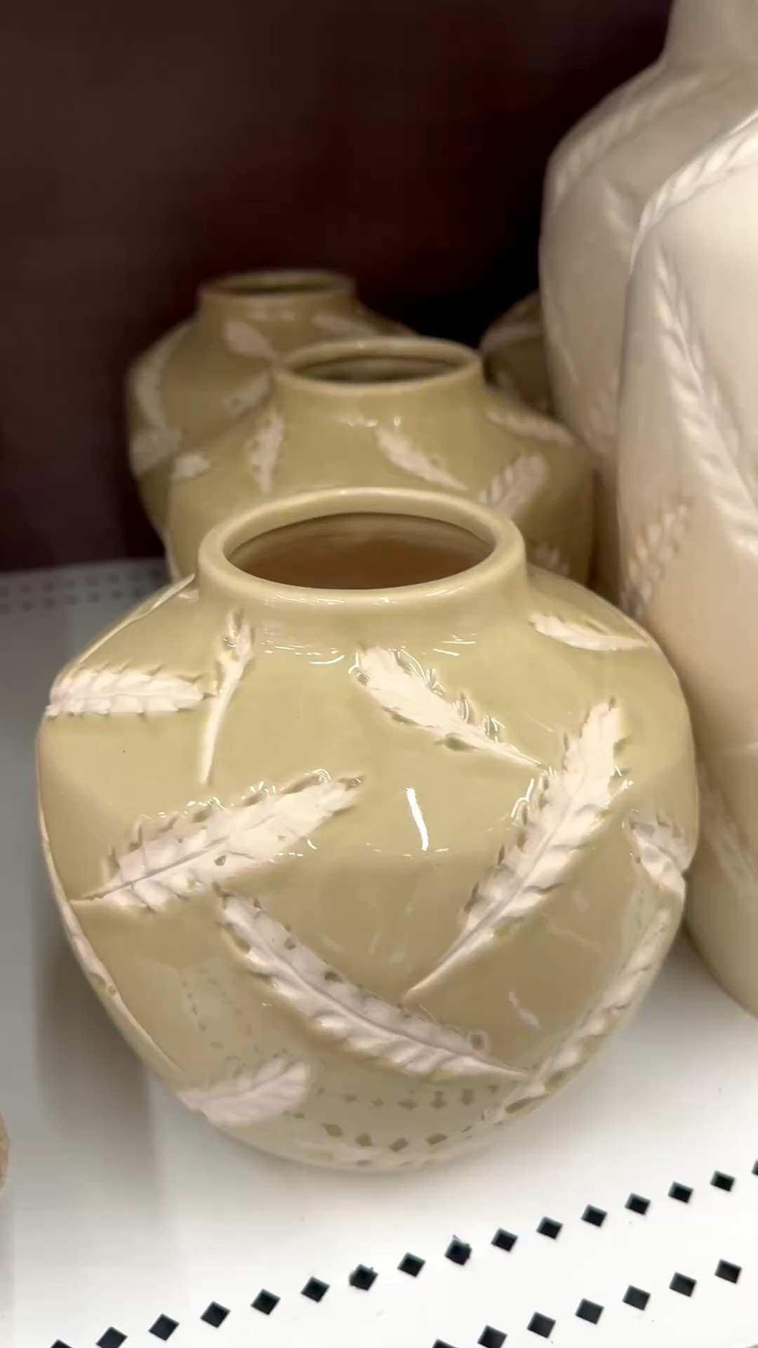 What a cute vase for fall. 🌾 The watertight ceramic vase is a dark cream color and is embossed with the texture of wheat. Larger size also available.

#ceramicvase #falldecor #fallvase #target #fallhomedecor #fallvaseforstems #vaseforfauxstems #fallvaseforflowers

#LTKHome #LTKSeasonal