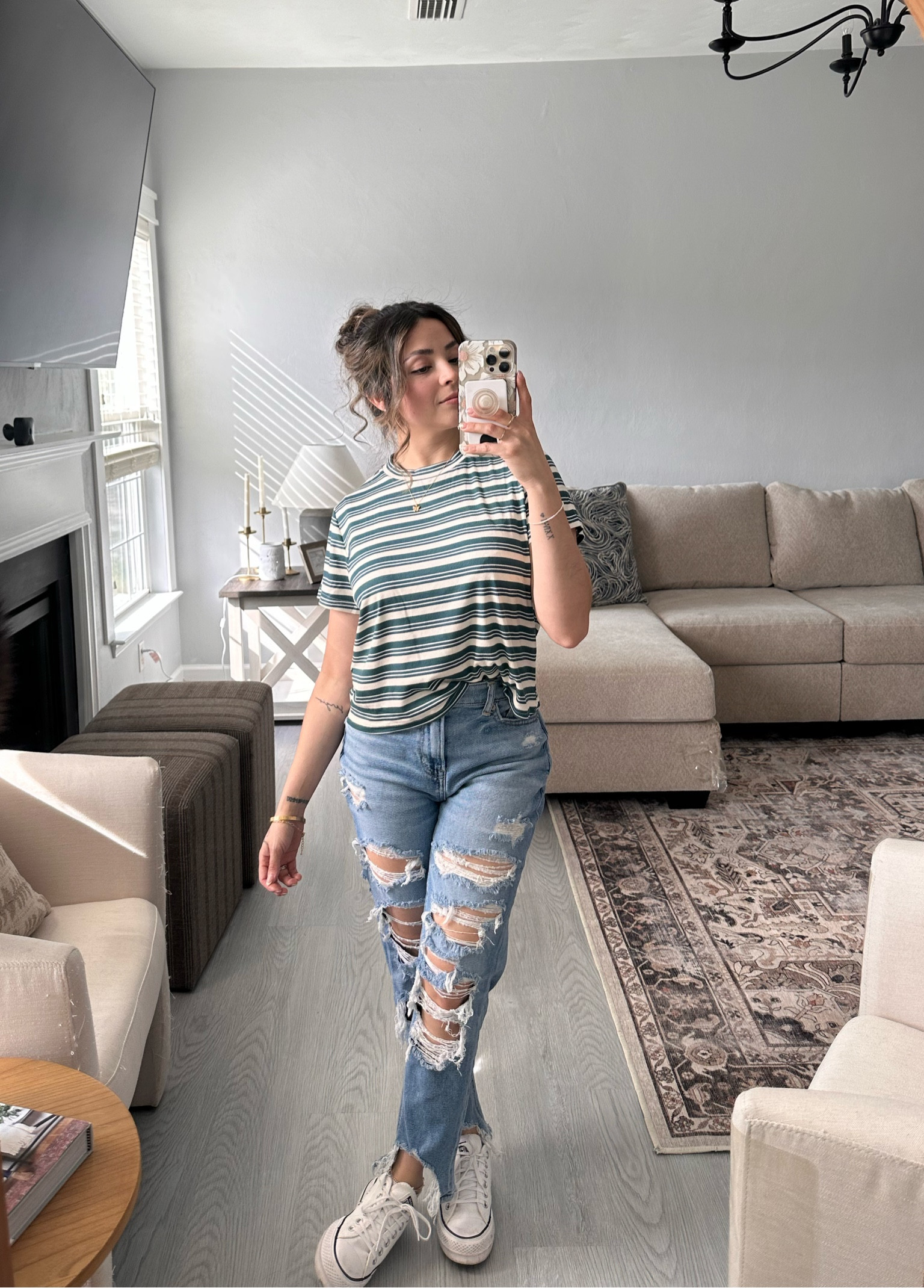 Casual outfit🩵 
Cutest tee from @calledtosurf
Wearing size Small- jeans are 25

#LTKbeauty #LTKSeasonal #LTKfindsunder50