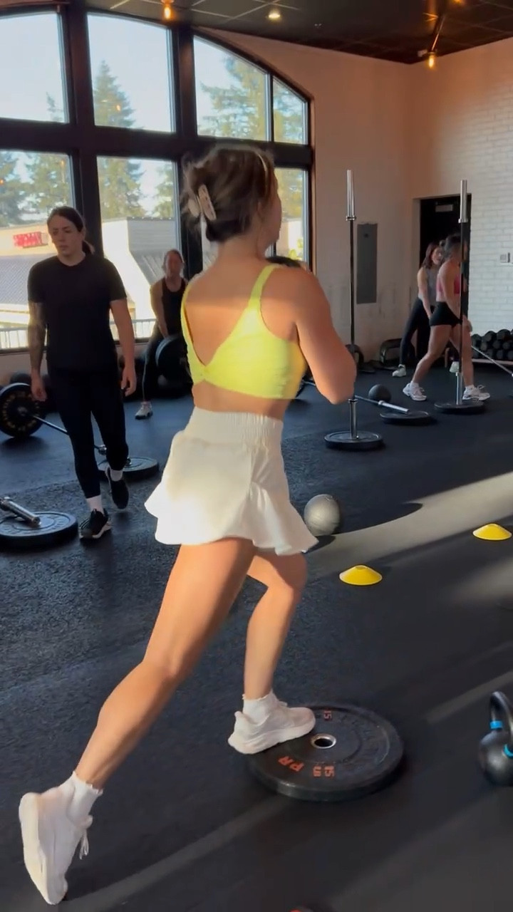 Today’s workout set! Loving this bright top for spring AND it’s reversible! Wearing a medium in top and bottom 

#LTKmomlife #LTKActive #LTKootd