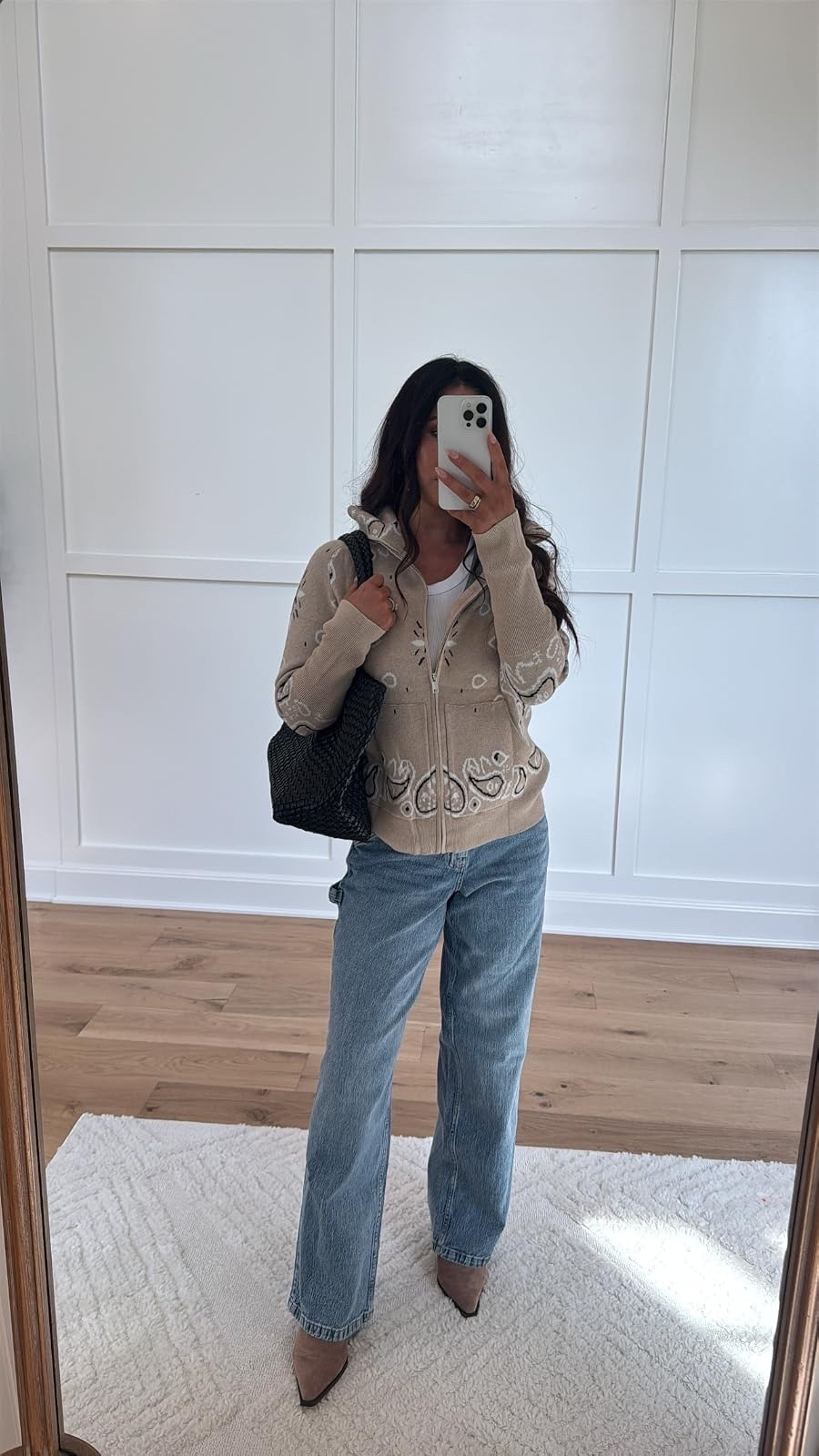 This embroidered jacket and relaxed denim combination is such an easy elevated fall outfit! Just add a neutral bag and pointed-toe shoes.
#FallOutfit #DenimStyle #EmbroideredJacket #CasualChic #LTKStyleTip