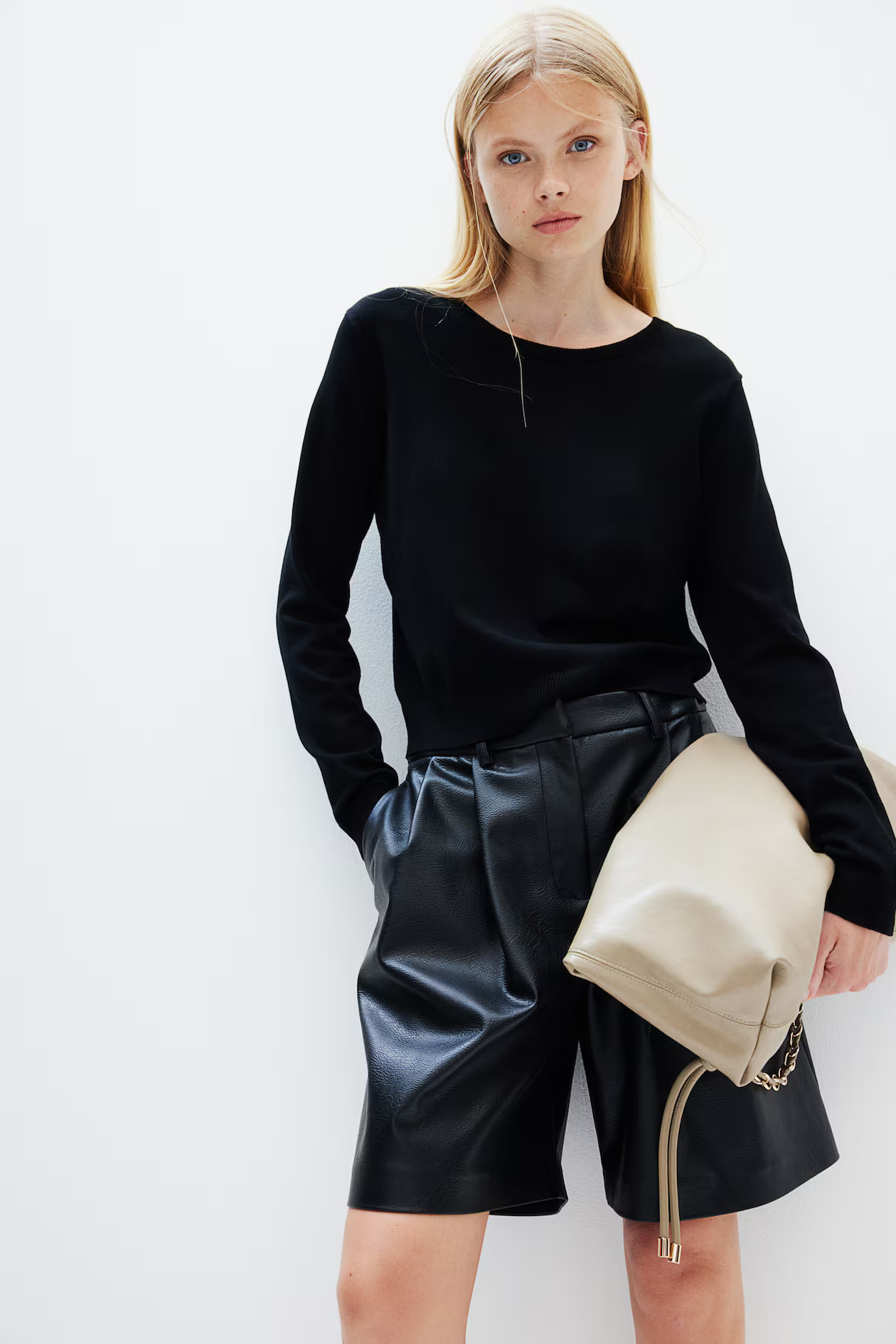 Fine-Knit Sweater - Round Neck - Long sleeve - Black - Ladies | H&M US | H&M (US + CA)