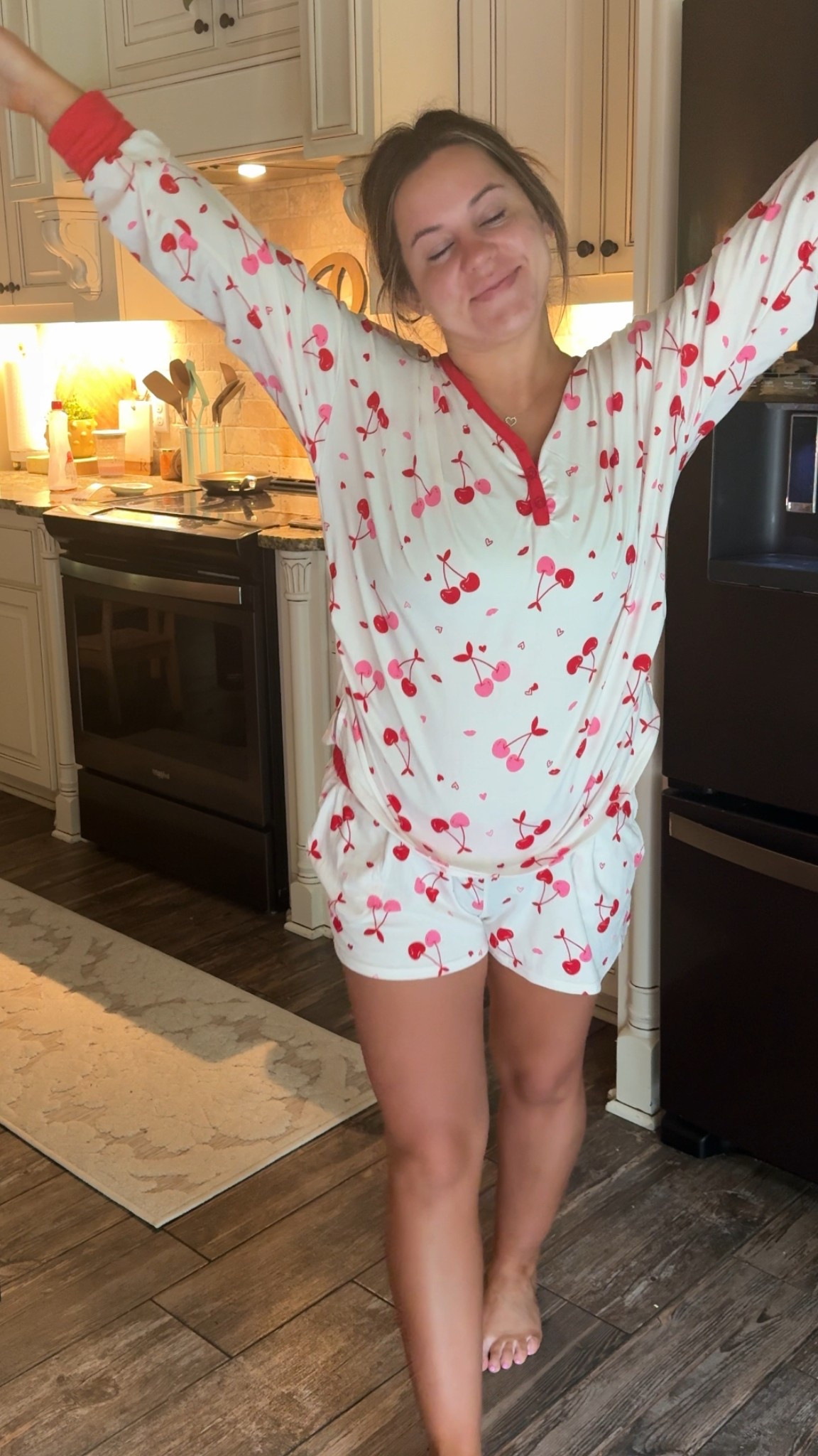 I swear these pjs are the comfiest 🩷🍒
available in maternity + plus size!!