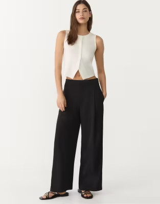 Stradivarius smart culottes with darts in black | ASOS (Global)