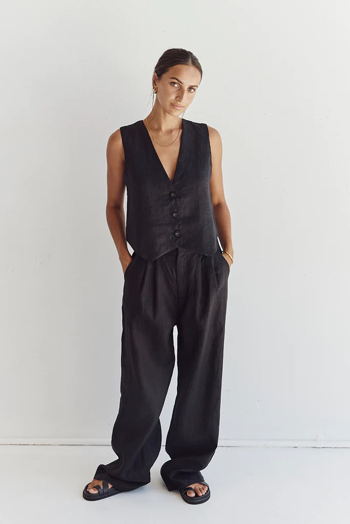 BANKS BLACK LINEN VEST | DISSH