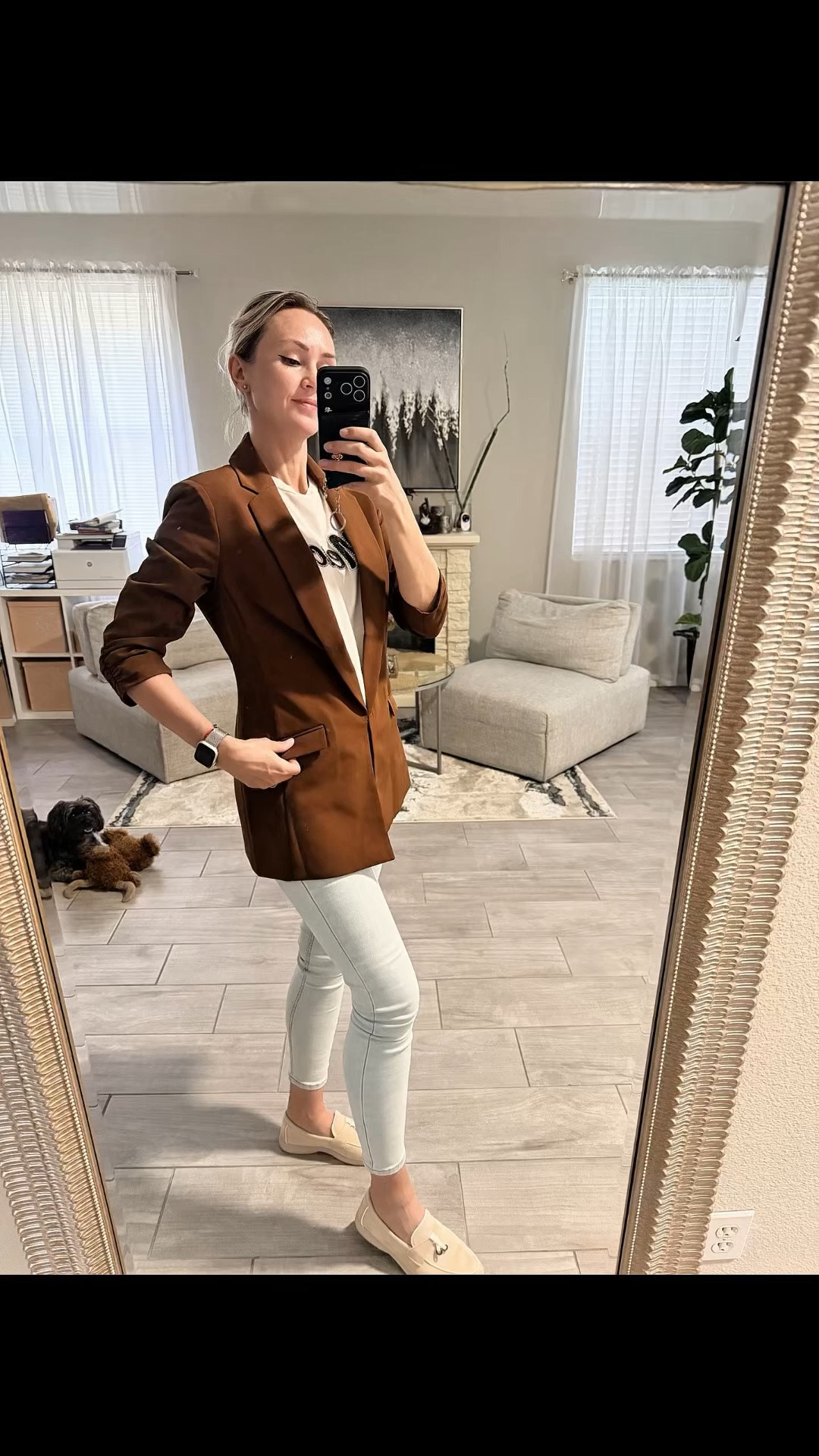 My size is S. I recently tried out this blazer, and it has some really unique design details. The color is a very interesting, rich chocolate brown that looks great in person.
When it comes to the design, there are several convenient features that I love. The sleeves are not full-length, giving it a relaxed, chic look. I also really like that it has an extended length that sits below the hips, which creates a very flattering silhouette. Instead of a traditional button, it features a small loop closure that adds a nice touch. @Macys #INC #blazer

#LTKU #LTKOver40