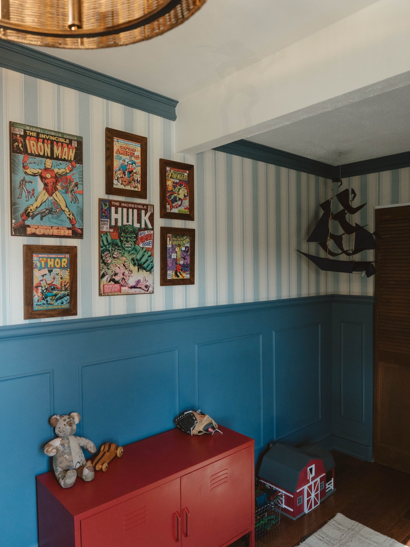 A little room for two boys.
A lot of room for imagination ✨

wallpaper courtesy of @lucieannabelwallpaperus 
soft furniture courtesy of @houseofnoa_

#LTKKids #LTKHome