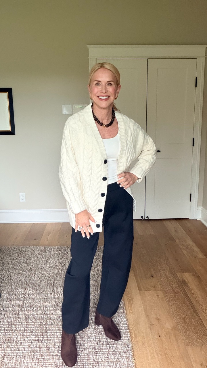 Oversized knit cardigan - perfect for this fall season! A great layering piece that could also be paired with jeans too!