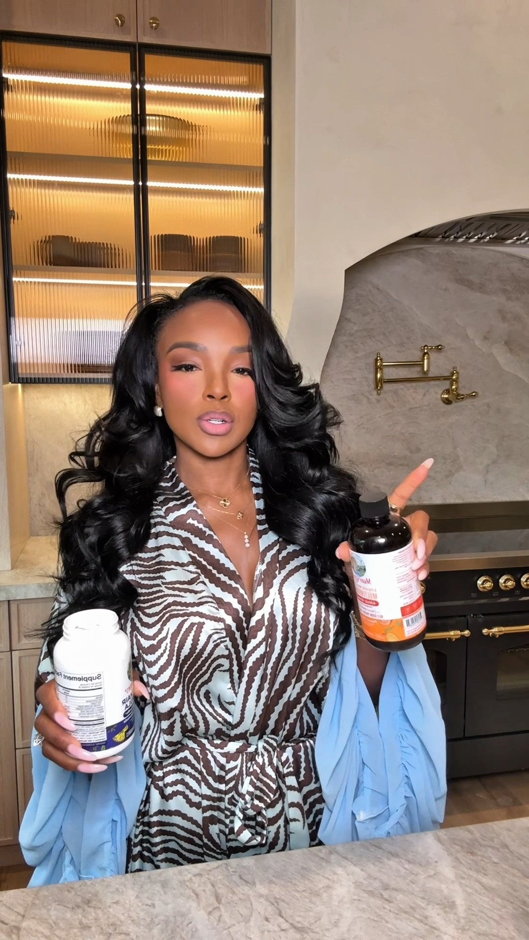 Scroll to shop! ✨ My favorite supplements. Everything is linked below.👇🏾

Desliza para comprar. ✨ Mis suplementos favoritos.

📲 Download the free LTK app & follow me @kirasfashionfinds to shop all my daily finds.

#LTKselfcare #LTKBeauty #LTKvlog