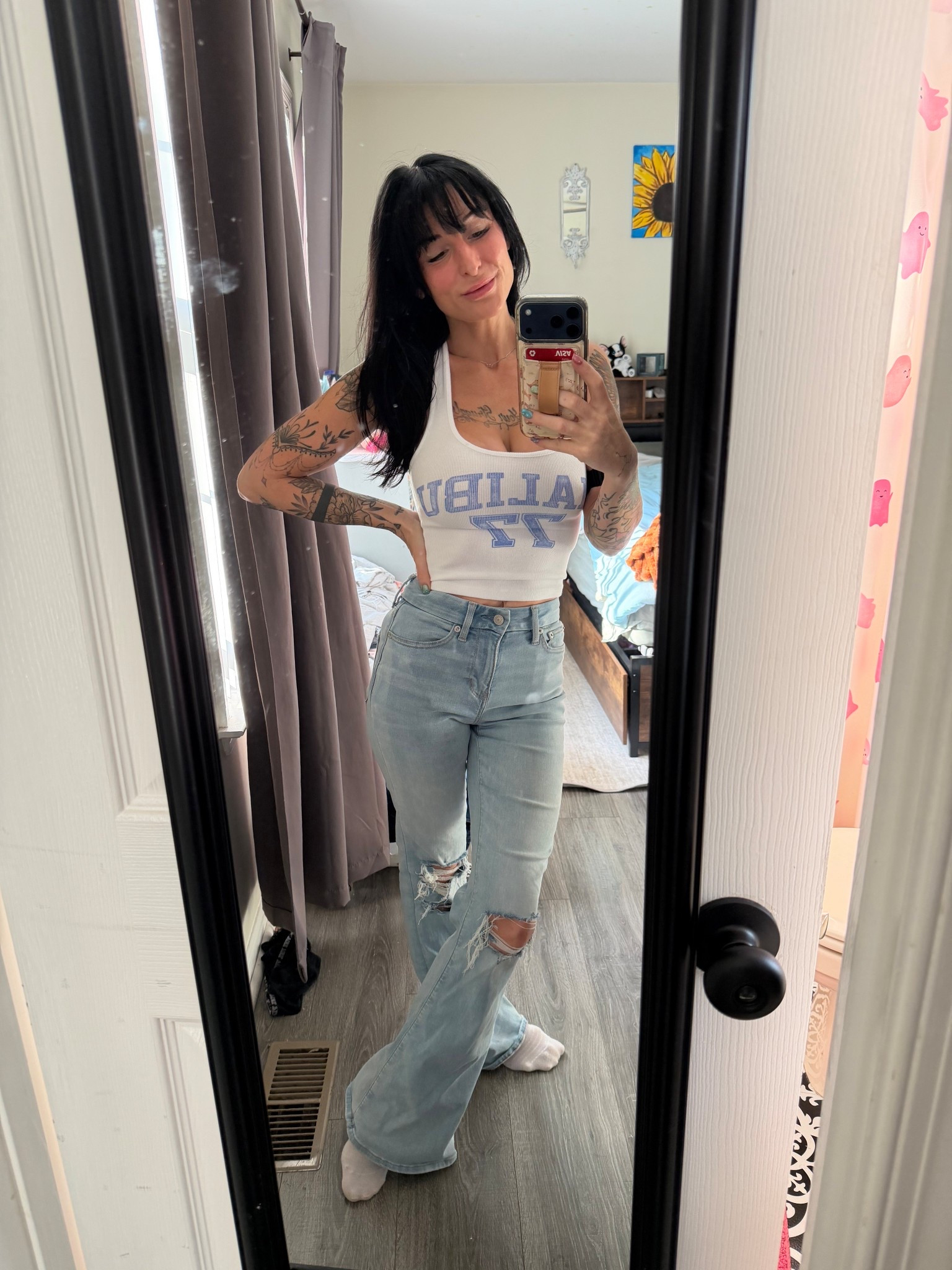 American eagle for the win with these jeans 🤘🏼 I’m 105 lbs and 5’1 wearing a 000 regular!

#LTKSaleAlert #LTKPetite #LTKootd