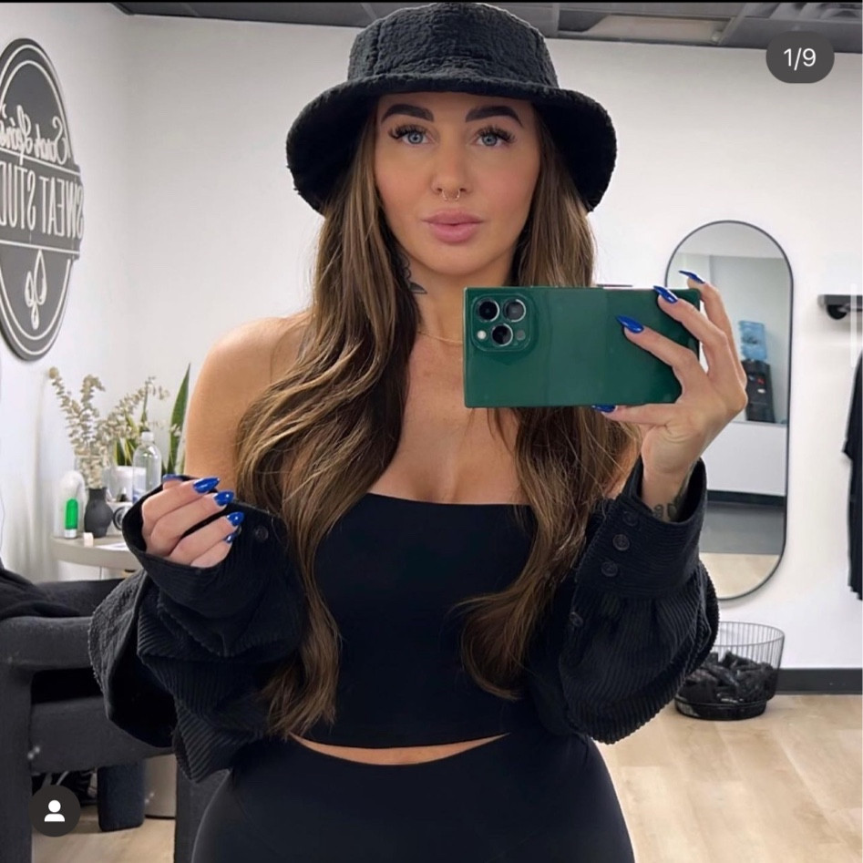 Cozy bucket hat season ✨🐈‍⬛

#LTKFindsUnder100 #LTKFitness #LTKFindsUnder50