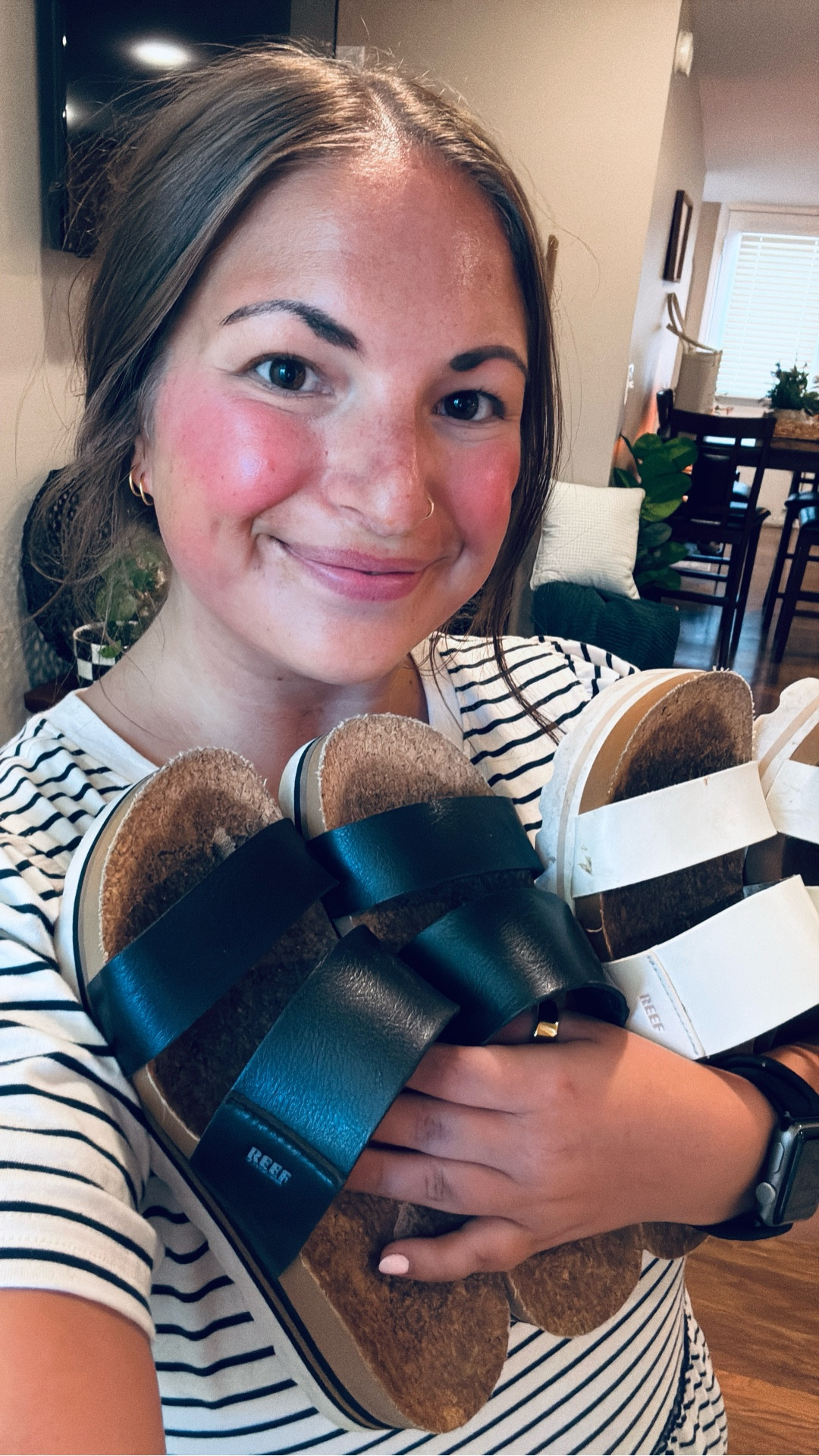 my everyday go-to sandals for school — comfy, cute, & on repeat! 👏🏻