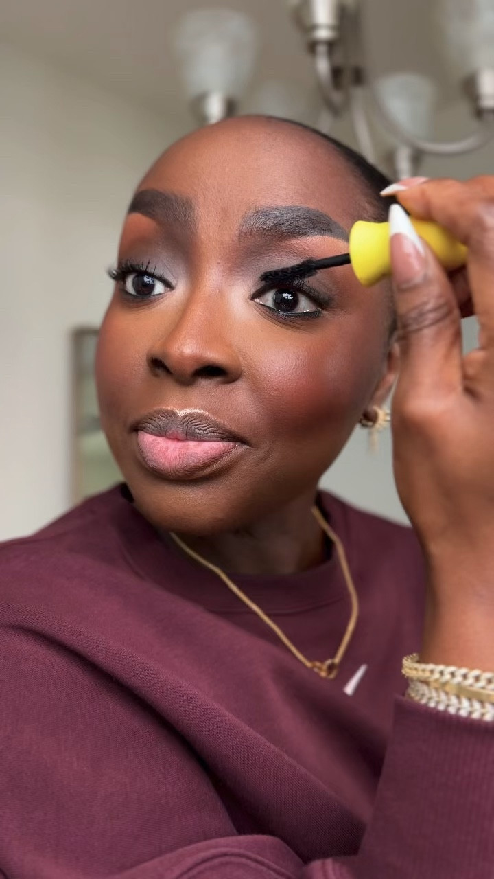 Showing you how the TILT mascara looks on my other lash and I didn’t even dip back into the tube. Also, do you see how white my eyes are? I’m telling you, LUMIFY.