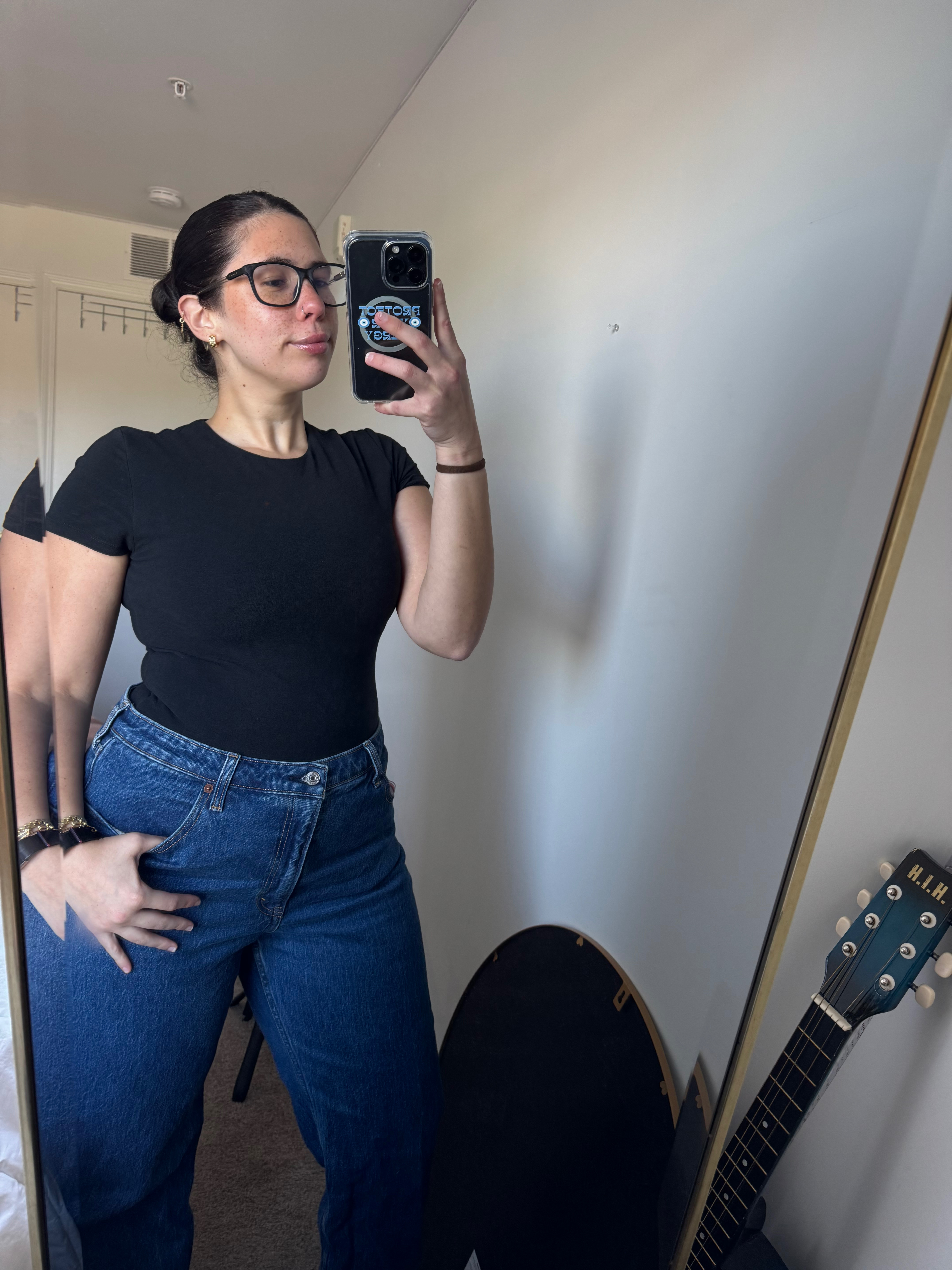 my go-to curve love jeans from Abercrombie! perfect for midsize, curvy, and scoliosis. no waist gap 

 

#LTKMidsize #LTKFindsUnder100 #LTKStyleTip