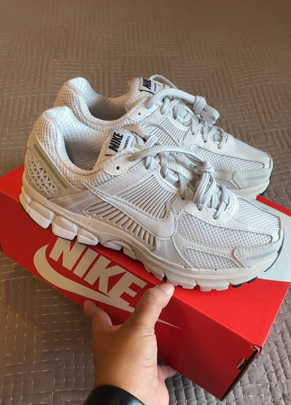 Nike Zoom Volmero 5 🤍

#LTKMidsize #LTKShoeCrush #LTKActive