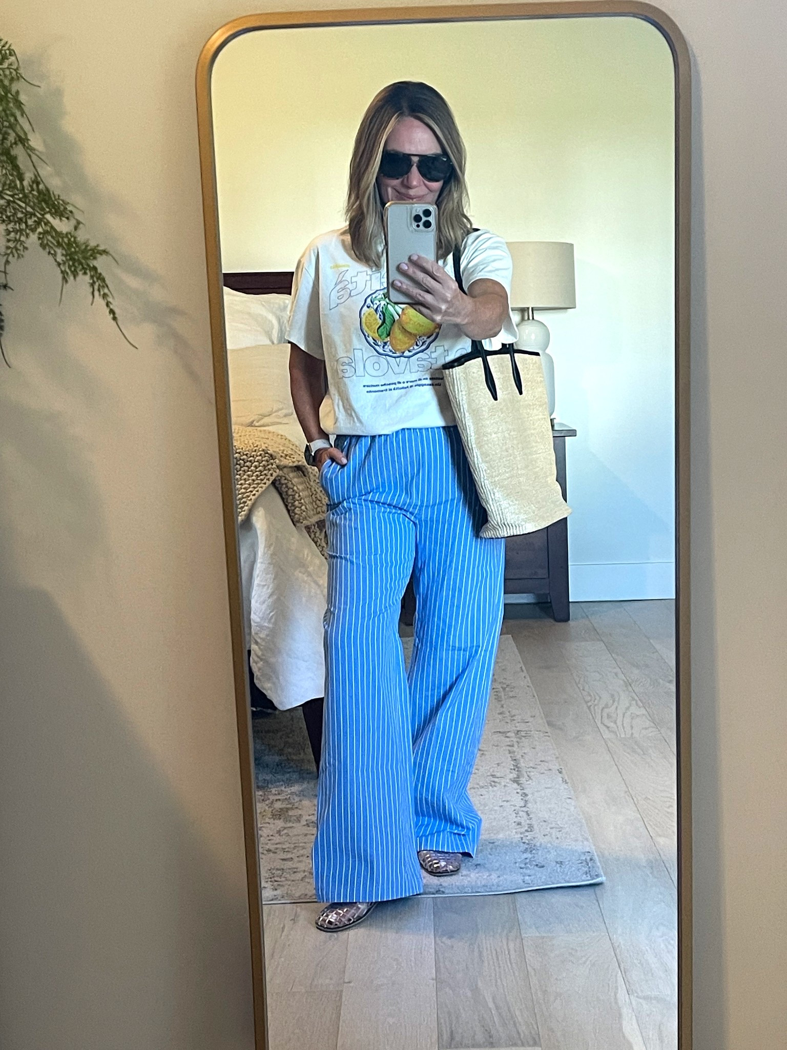 Fun lobster bake dinner outfit 🦞! These poplin pull-on pants are great (I bought in multiple colors 🤗)! Come in petite, currently sale on sale ❤️. 

For ref: 
Pants: JCrew petite XS, fit tts; but if b/t sizes consider sizing up. 
Jelly shoes : tts
H&M tee: XS 
#ltkover50 


#LTKPetite #LTKOver40